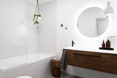 Photo of a contemporary bathroom in Hobart.