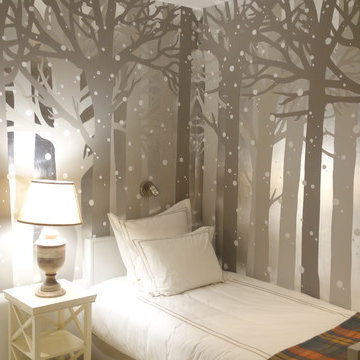 Gilding/Mural Walls in Girl's Room