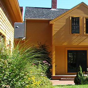 Rollinsford Country Home: A Garden for All Seasons