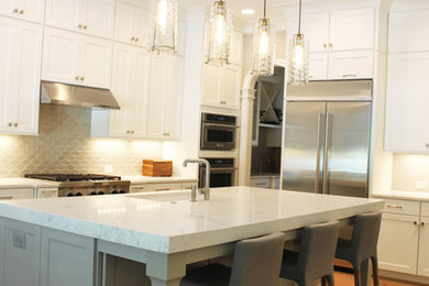 Kitchen - transitional kitchen idea in Raleigh