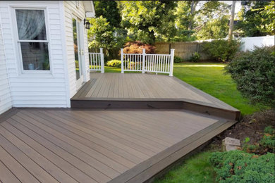 Deck container garden - mid-sized traditional backyard deck container garden idea in New York with no cover