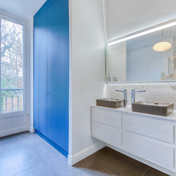 Salle de bain moderne avec marbre