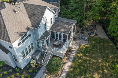 Example of a minimalist home design design in Cleveland