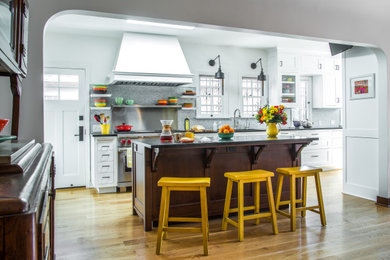 Kitchen photo in Los Angeles