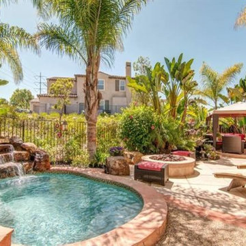 Entertainers back yard