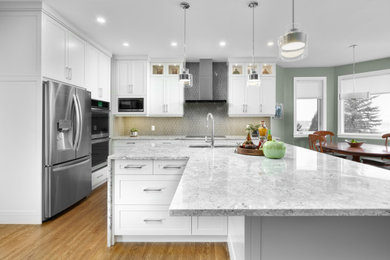 Kitchen - transitional kitchen idea in Calgary