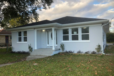 Example of a minimalist home design design in New Orleans