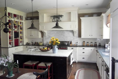 Example of a classic kitchen design in Portland Maine