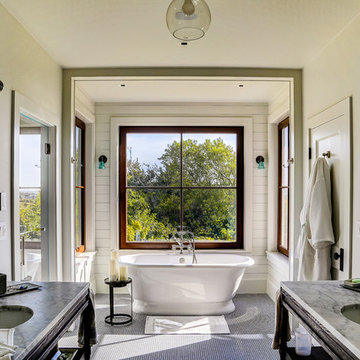 Relaxing master bath in beach home