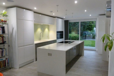 Photo of a contemporary kitchen in Dorset.