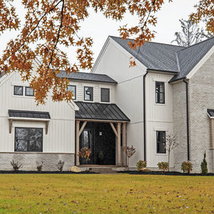 クリーブランドのカントリー風おしゃれな家の外観の写真