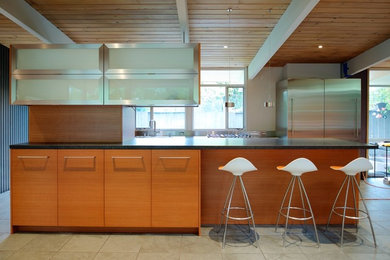 Example of a mid-century modern kitchen design in San Francisco