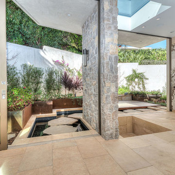 Swallow Dr. Project: Minimalist contemporary exterior