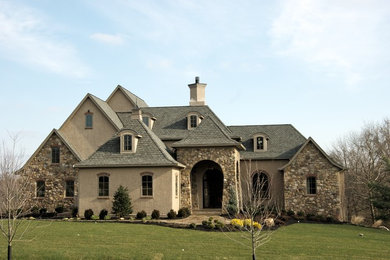 Example of an arts and crafts exterior home design in Philadelphia