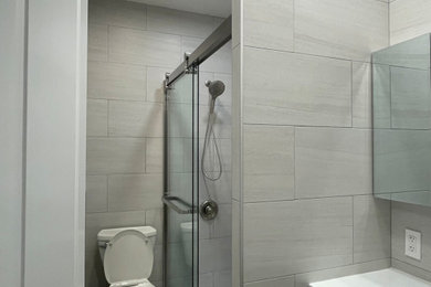 Bathroom - bathroom idea in New York