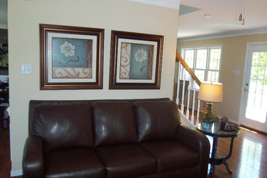 Example of a classic living room design in Richmond