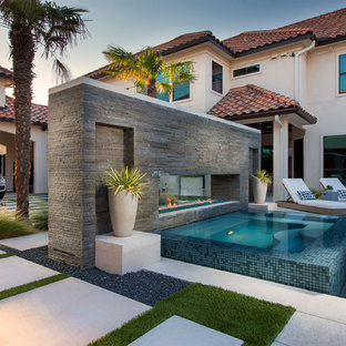 ダラスの巨大な長方形モダンスタイルのおしゃれなプールの写真