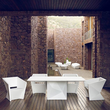 Faz Outdoor Dining Table and Chairs