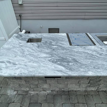 Outside Bar
