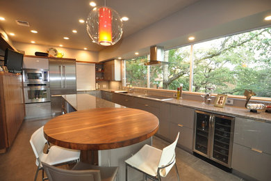 Kitchen - modern kitchen idea in Austin