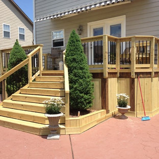 ローリーの中サイズのトラディショナルスタイルのおしゃれな裏庭のデッキの写真