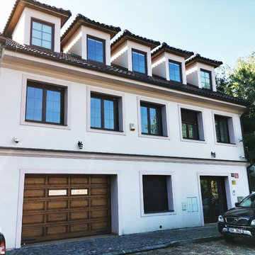 RESIDENCE FOR LARGE FAMILY LIVING OR COMPANY OFFICE