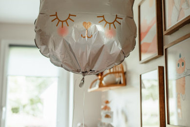 Réalisation d'une chambre de bébé minimaliste.