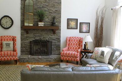 Inspiration for a timeless living room remodel in Cincinnati
