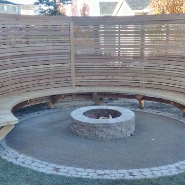 Curved Privacy Screen
