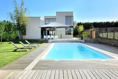 Inspiration for a contemporary pool in Lyon.