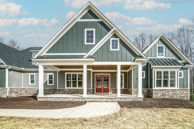 Example of a classic exterior home design in Richmond