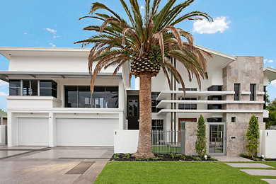 Photo of a tropical exterior in Gold Coast - Tweed.