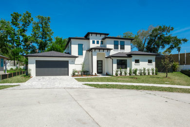 Inspiration for a transitional exterior home remodel in Tampa