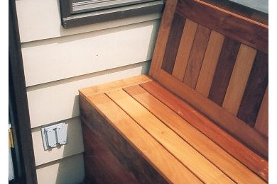 Inspiration for a mid-sized craftsman front porch remodel in Seattle