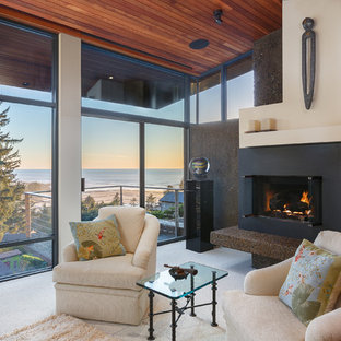 Immagine di una grande camera matrimoniale etnica con pareti bianche, moquette, camino classico, cornice del camino in cemento e pavimento bianco