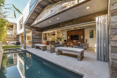 Inspiration for a modern landscaping in Los Angeles.