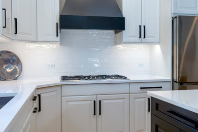 Example of a transitional kitchen design in Chicago