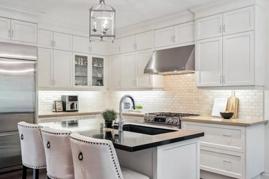 Transitional kitchen photo in Toronto