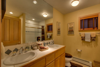 Elegant bathroom photo in Sacramento