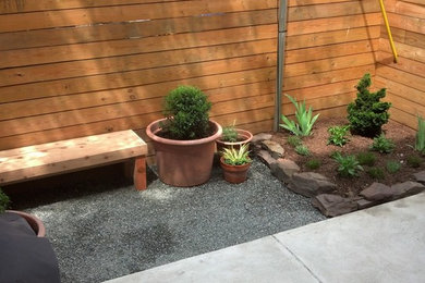 Photo of a backyard landscaping in Philadelphia.