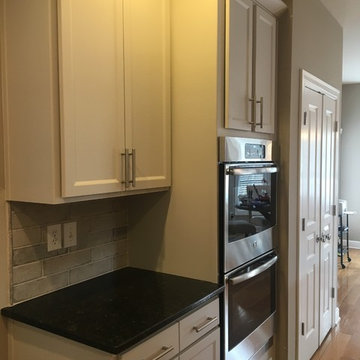Modern Kitchen Remodel Done With New Portable Kitchen Island