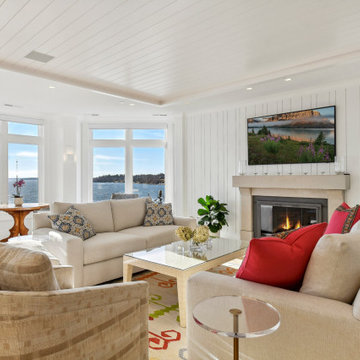 Modern Elegance on the Lake