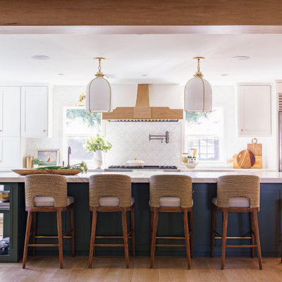 Kitchen - transitional kitchen idea in Orange County
