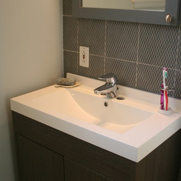 Tiny bathroom remodel in Outremont