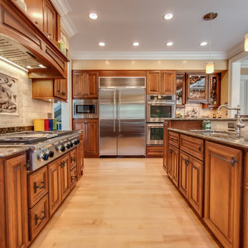 Fairfield, Iowa - Traditional Cherry Kitchen