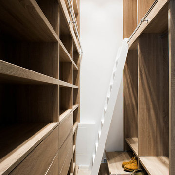 Walk-in wardrobe