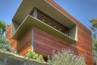 Example of a minimalist home office design in Los Angeles