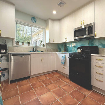 Pops of Color in Compact Kitchen: Turquoise and Terra Cotta