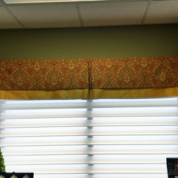 Double layer center pleat valance