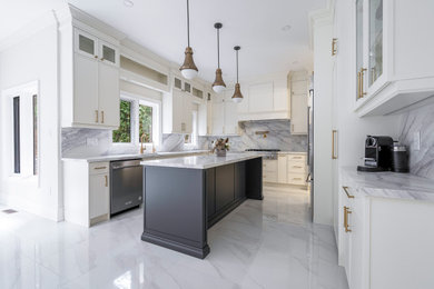 Example of a transitional home design design in Toronto